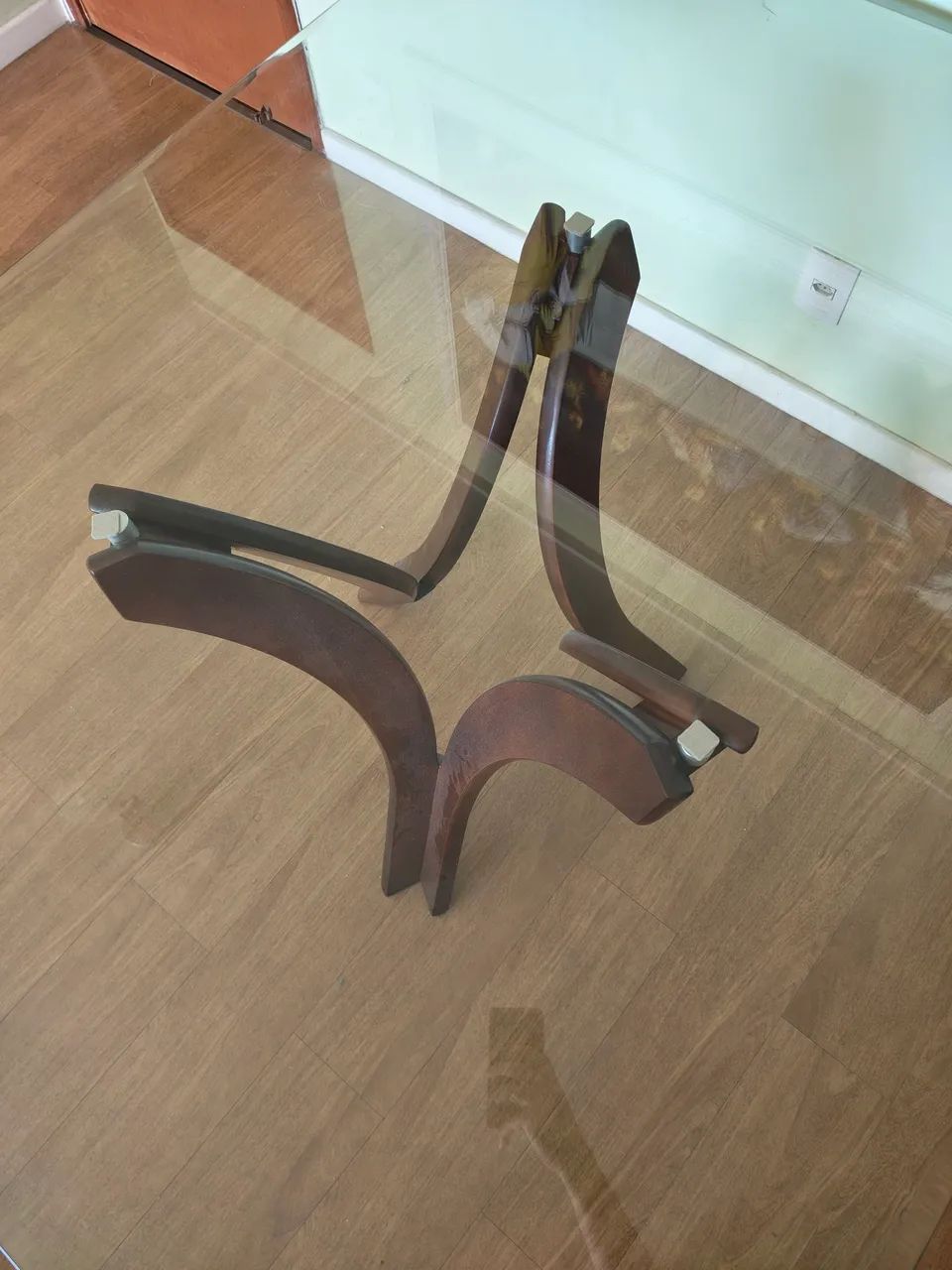 Mesa retangular tampo de vidro temperado bisotado (1,5m x 1,2m) ou só base de madeira - Foto 4
