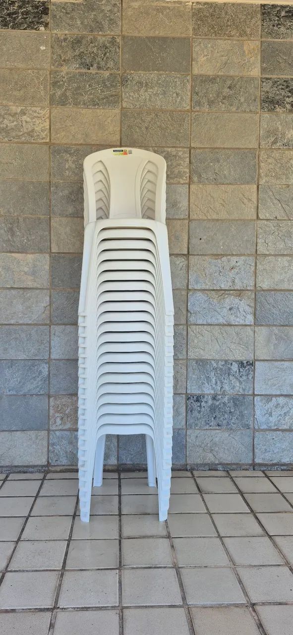 Cadeiras de plástico 