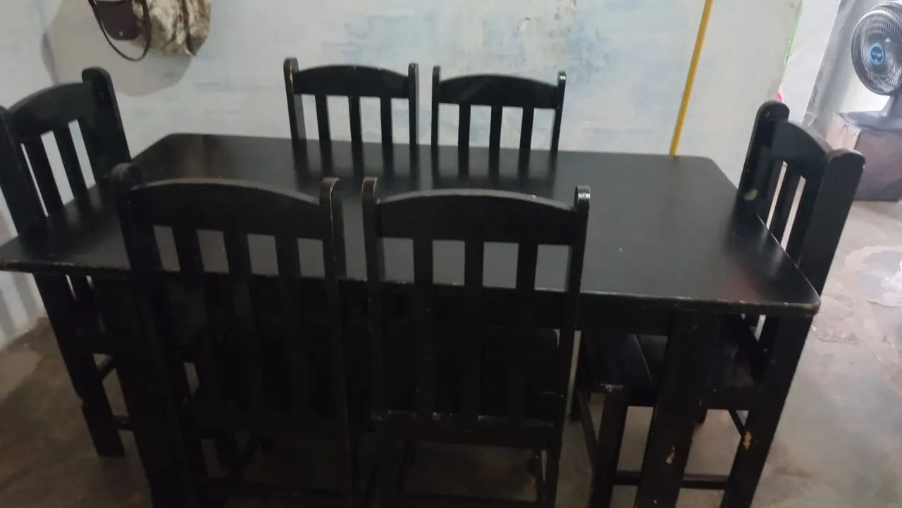 Mesa com 6 cadeiras