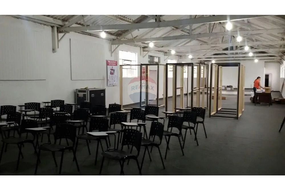 Galpão com 350m2 para aluguel na Vila Ideal