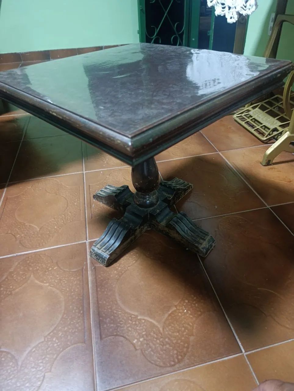 Mesinha para sala 50 x 50 x 46( madeira Imbuia ) - Foto 2