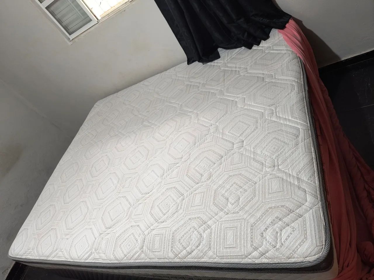 Cama box casal 11 mês de uso 