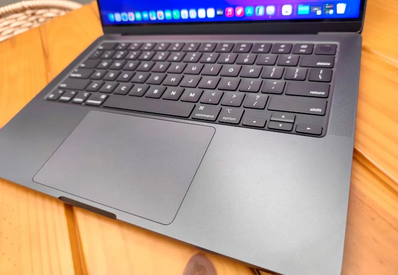 MacBook Pro 14 M4 16GB 512GB Space Black ? 6 ciclos ? Completo