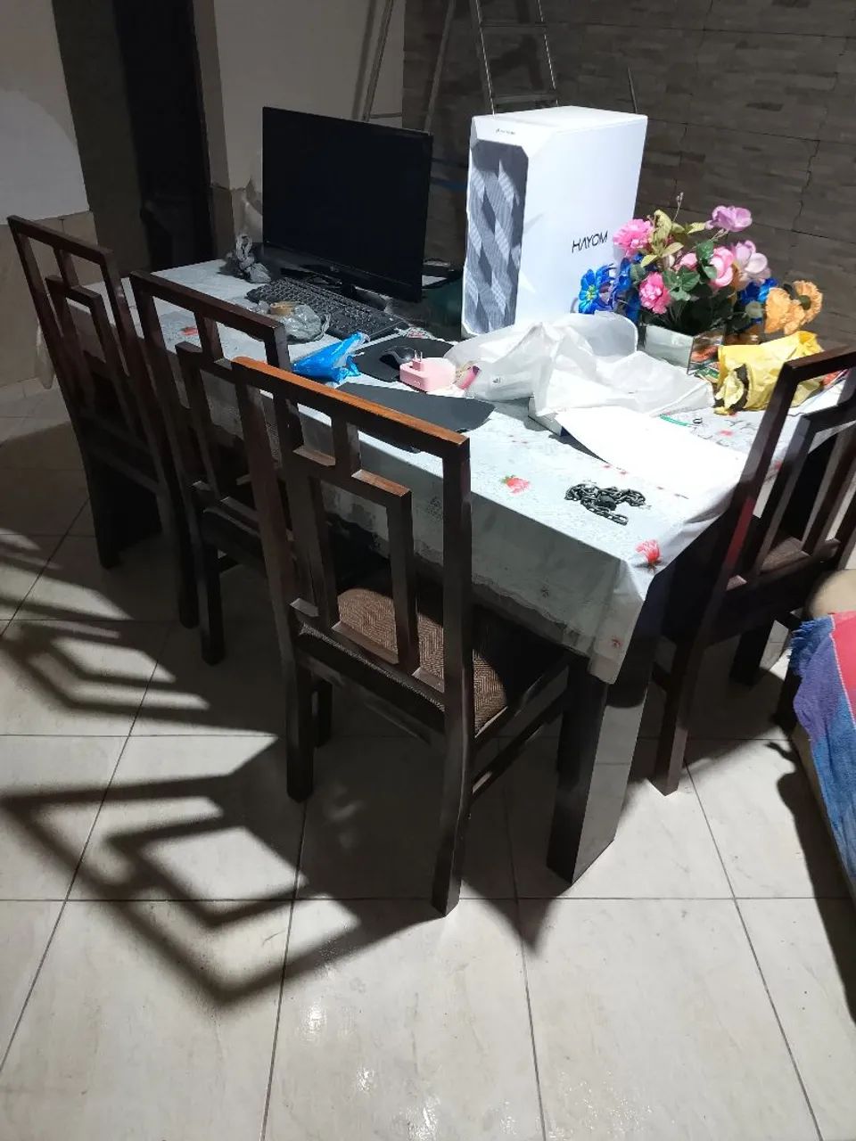 Vendo mesa de madeira (Mesa pesada)