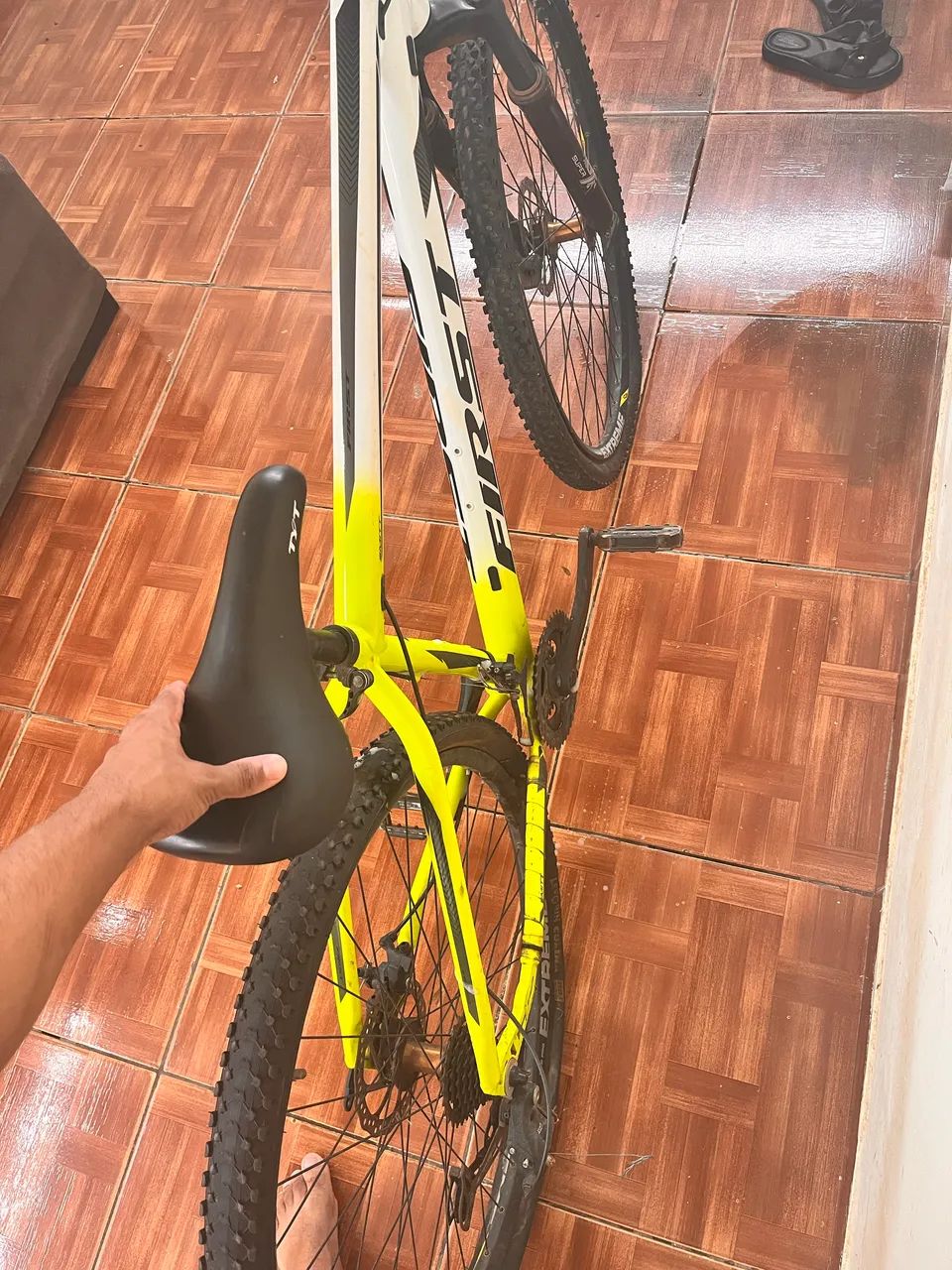 Vendo bicicleta aro 29 do jeito que está  - Foto 2
