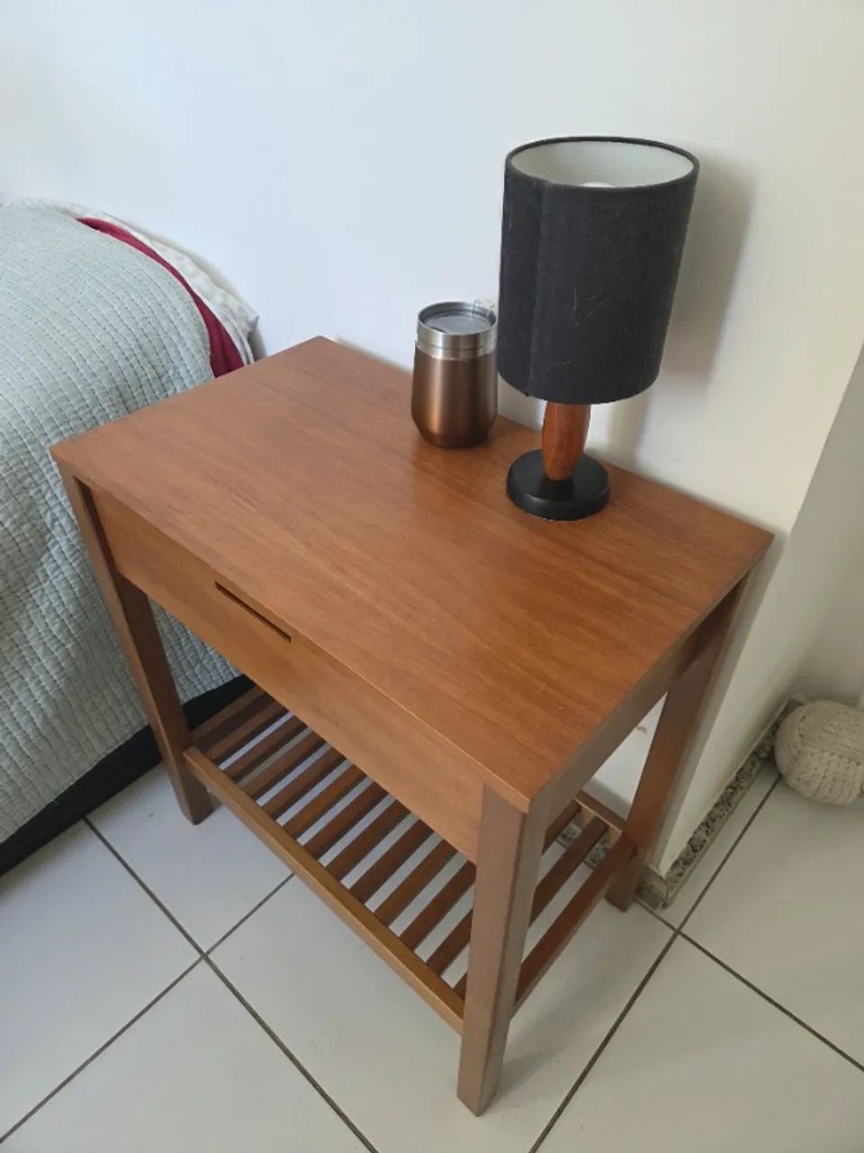 Mesa de Cabeceira Madeira 1 Gaveta e Prateleira Ripada Amêndoa - Foto 3