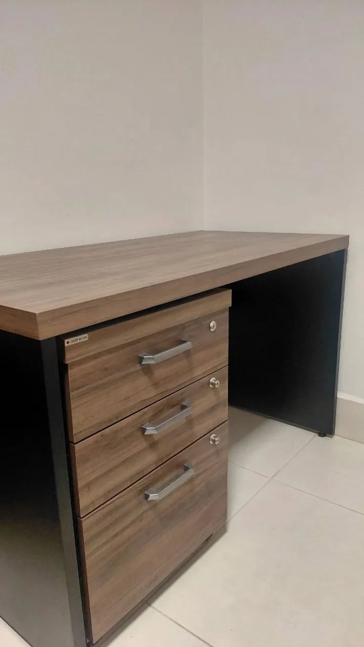 Conjunto - Mesa e Gaveteiro