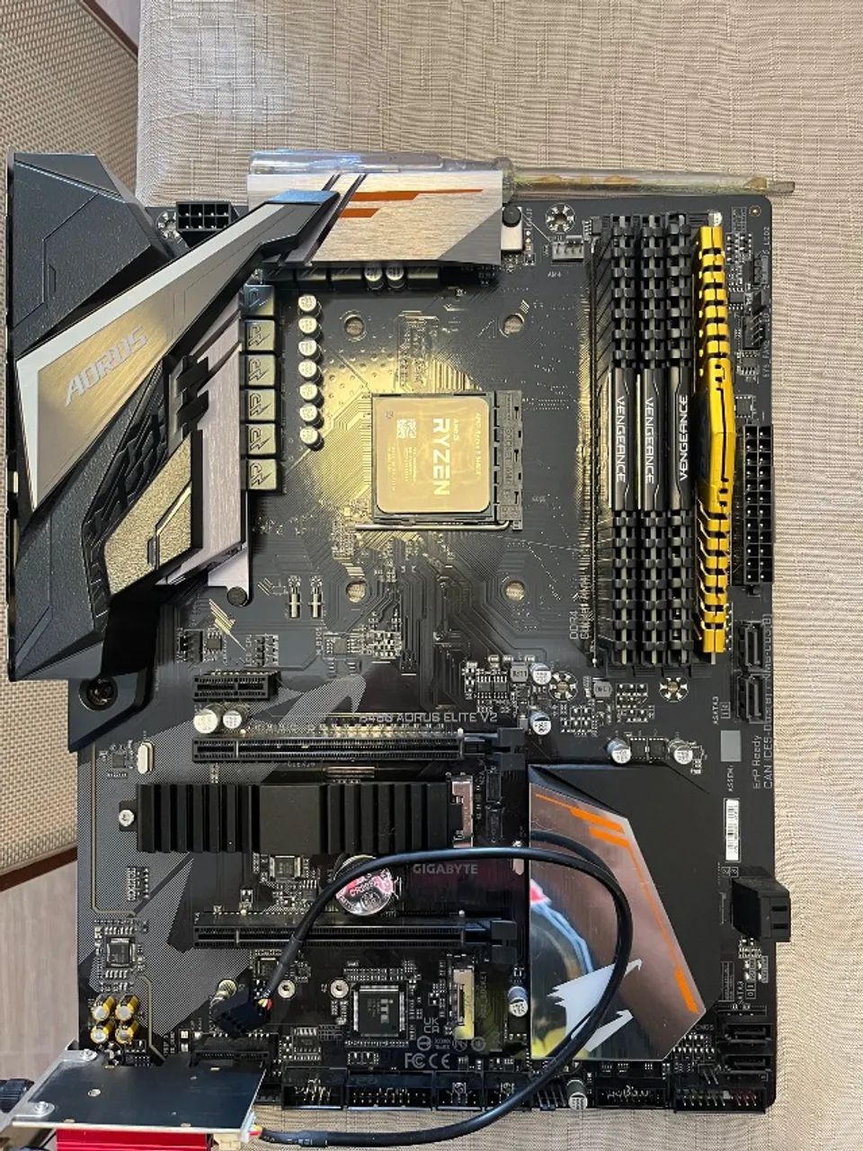 Ryzen 5 5600x + B450 Aorus Elite + 32GB 3200mhz + RTX 4060 8GB - Foto 2