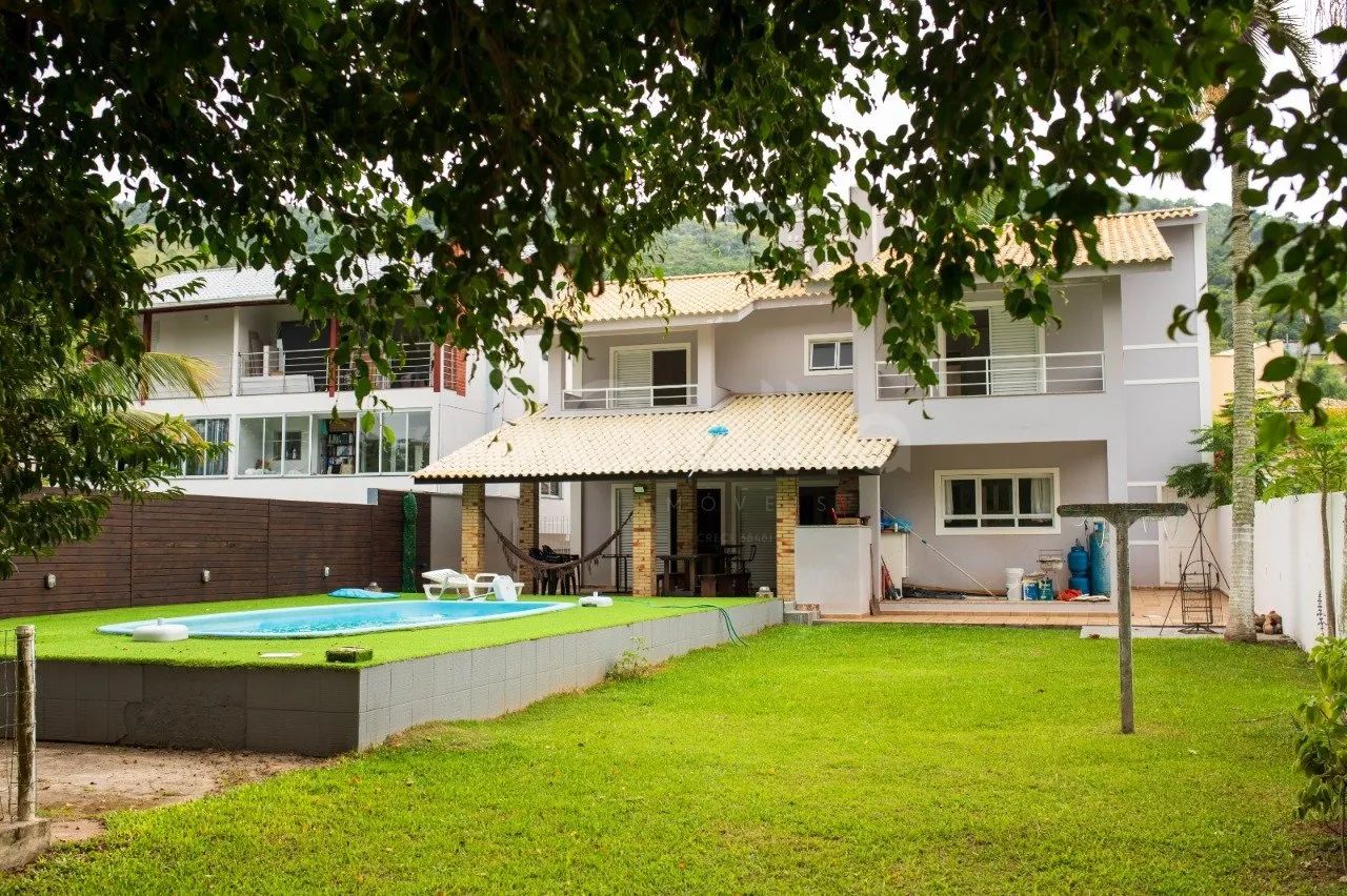 Casa com 5 quartos sendo 2 Suites com 350m² bairro Praia Brava