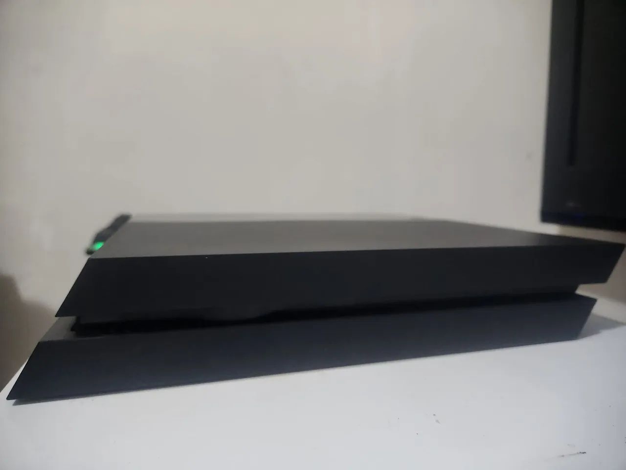 PS4 com 2 controles  - Foto 3