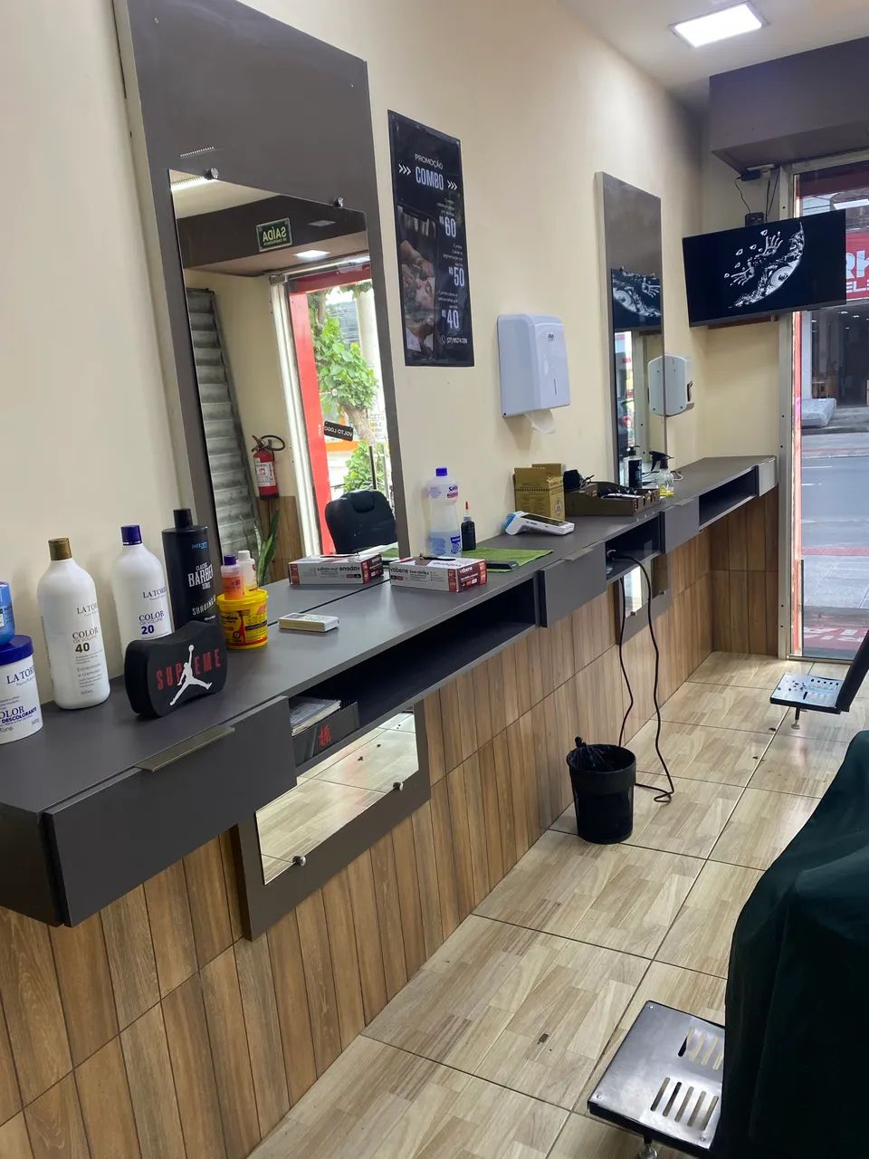 Barbearia, itens, cadeiras etc - Foto 4