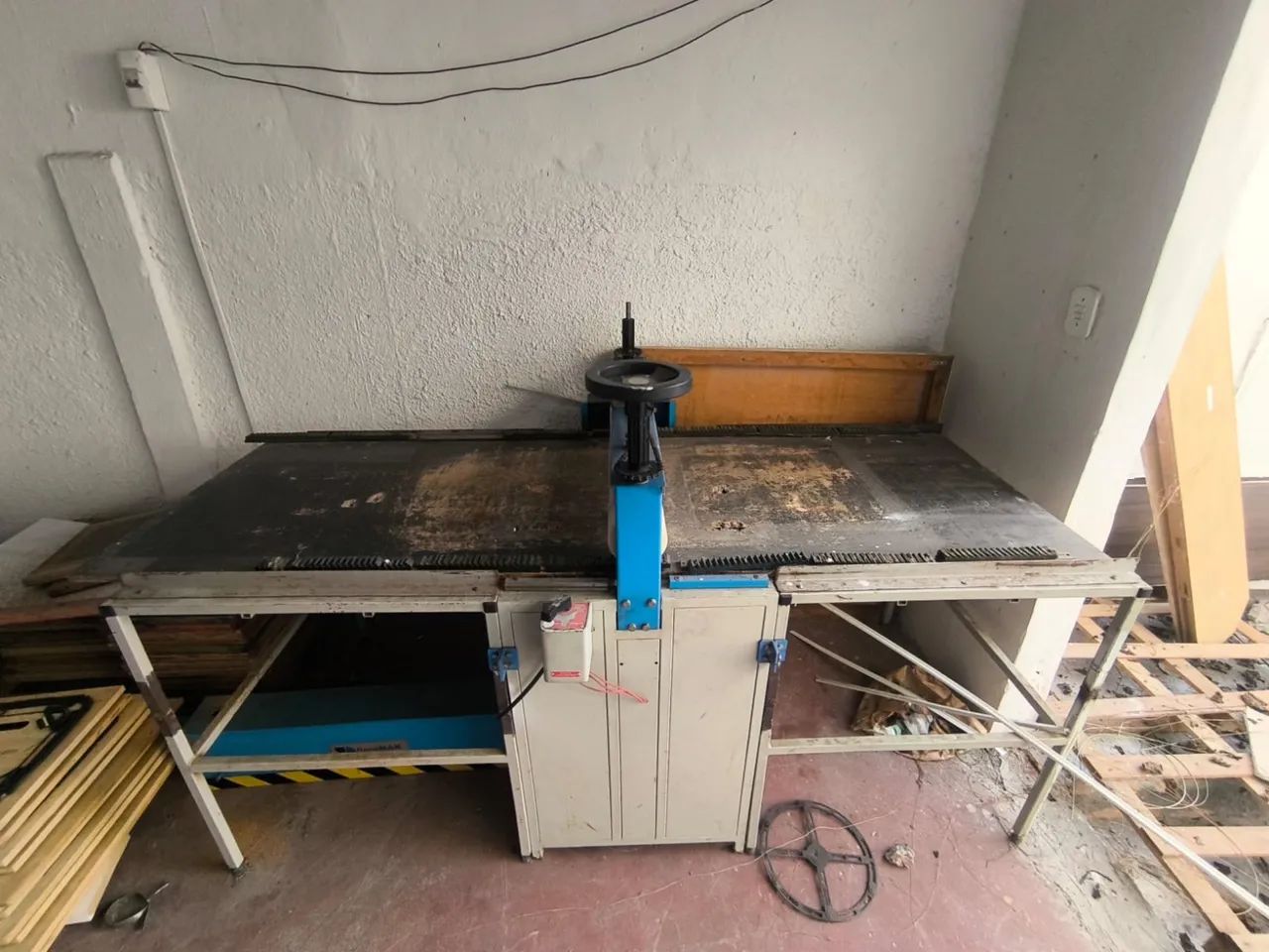 Máquina corte e vinco semi automática com facões para caixa de pizza - Foto 3