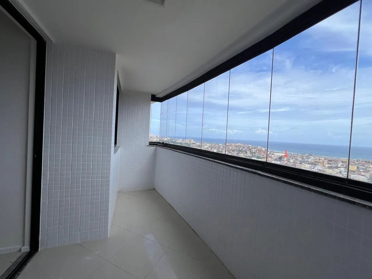 APARTAMENTO 3/4 COM SUÍTE E VARANDA NO MELHOR DO IMBUI 