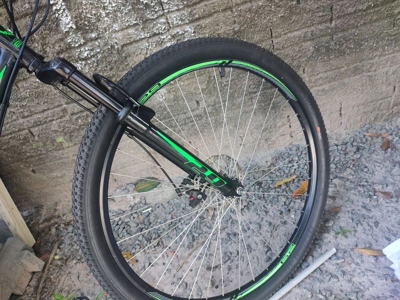 Vende-se bicicleta aro 29 cor verde com preto  - Foto 4
