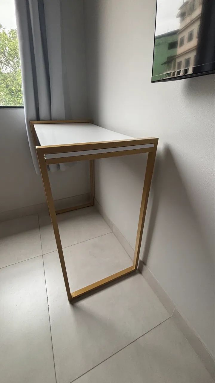 Aparador/balcão com pés dourados - Foto 2