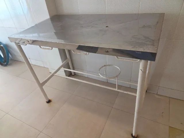 Mesa de procedimento veterinário 