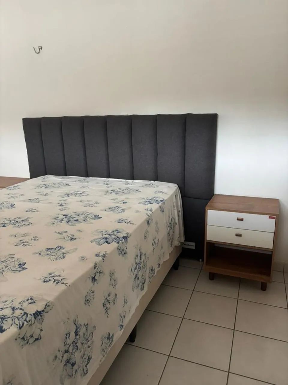 Mesinha de cabeceira 