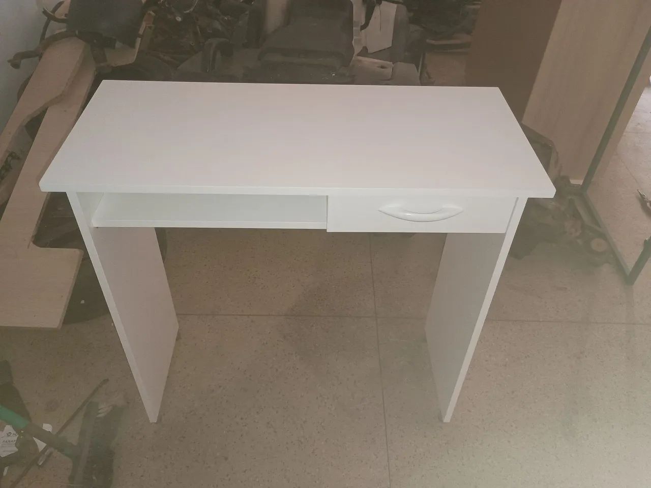 Mesa para estudo ou manicure 