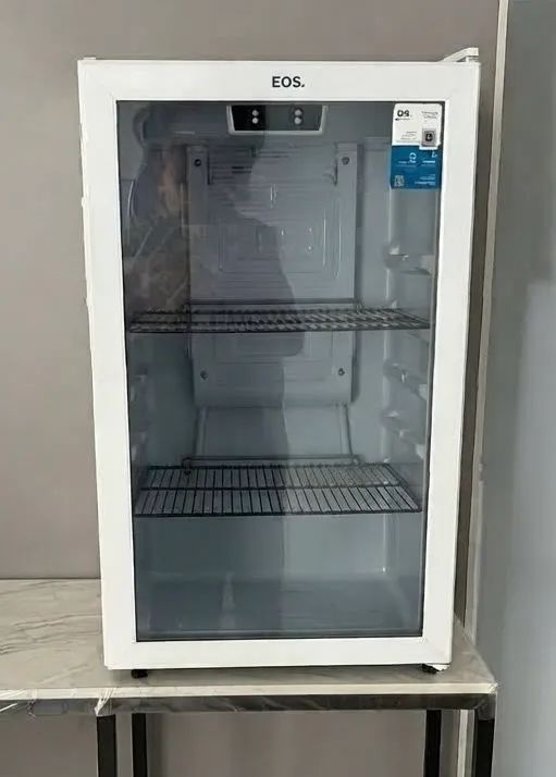 Expositor de Bebidas EOS 124L - Excelente Estado