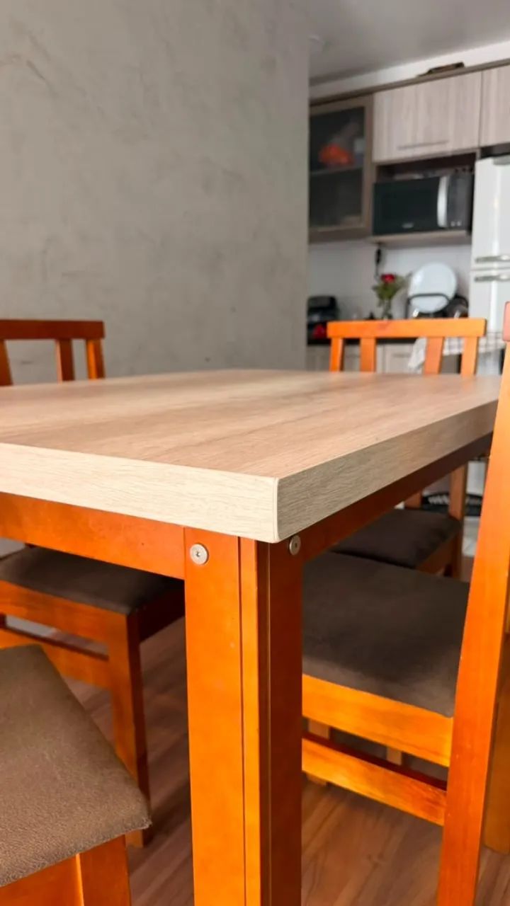 Mesa Retangular Completa + Cadeiras em Madeira Maciça (Impecável) - Foto 2
