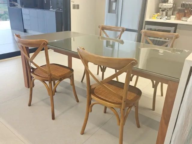 Mesa de Jantar com 4 cadeiras e Tampo de Vidro
