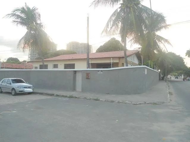 Casa comercial para alugar no Luciano Cavalcante com 4 quartos e 10 vagas.