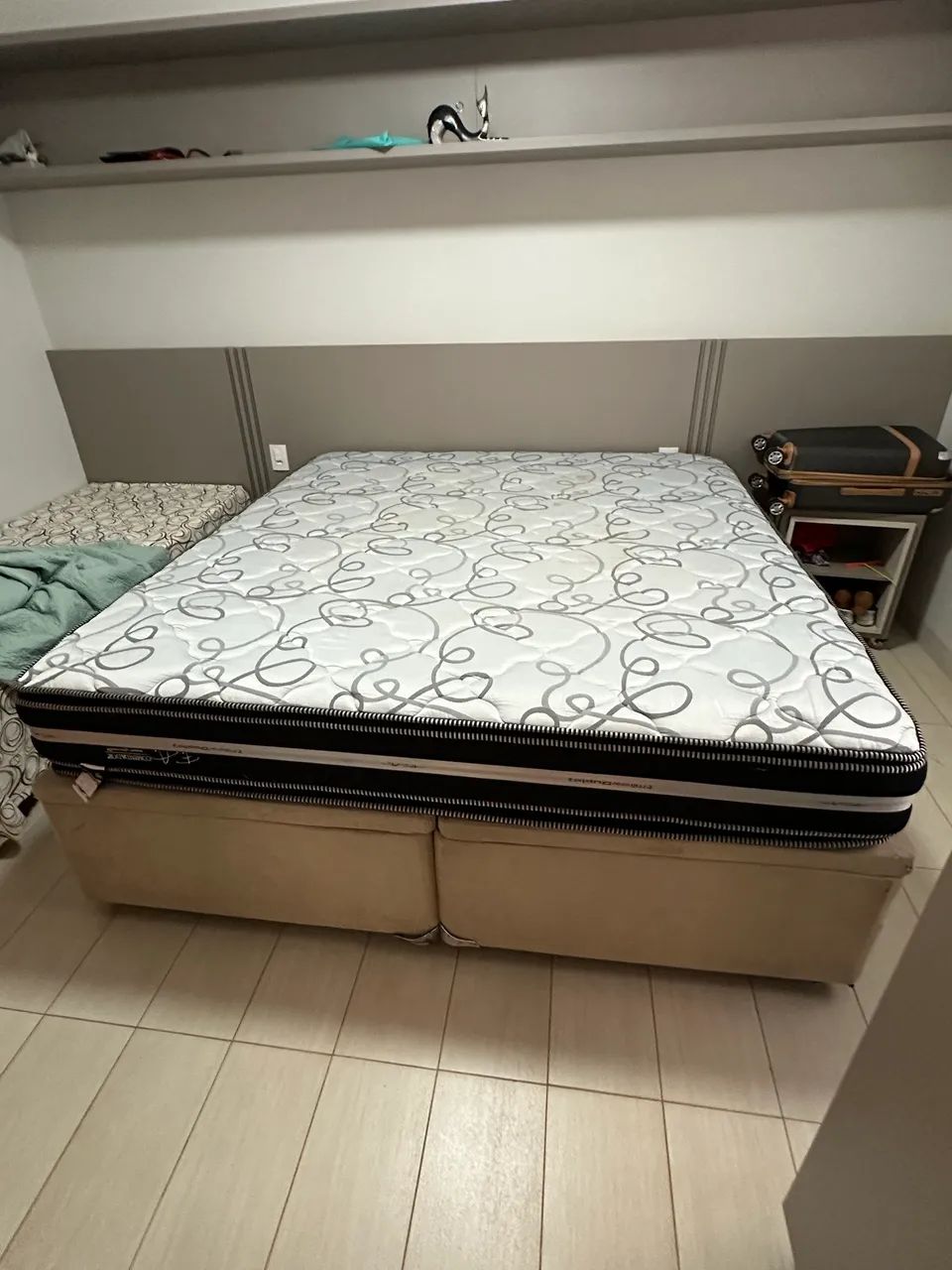 Cama box e colchão king da F.A. Colchões 
