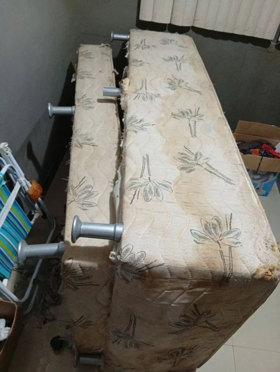Cama box solteiro conjugada - precisa lavagem pois está há um tempo sem uso em ap 