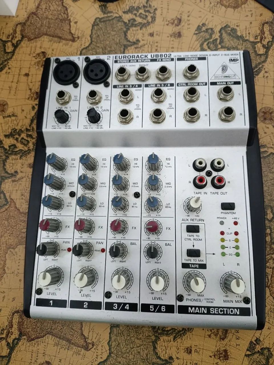 Mesa de som BEHRINGER 