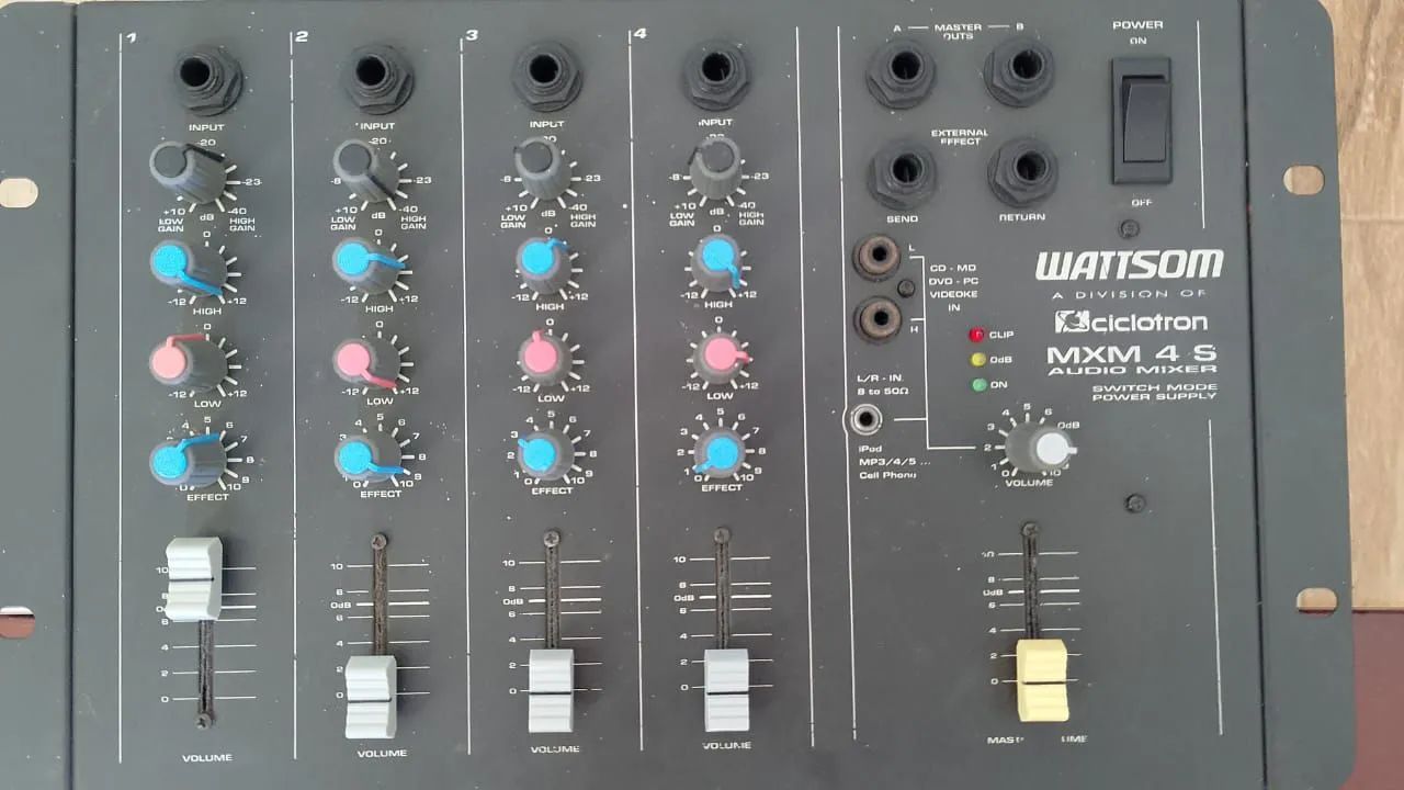 Mesa de som da marca Wattsom