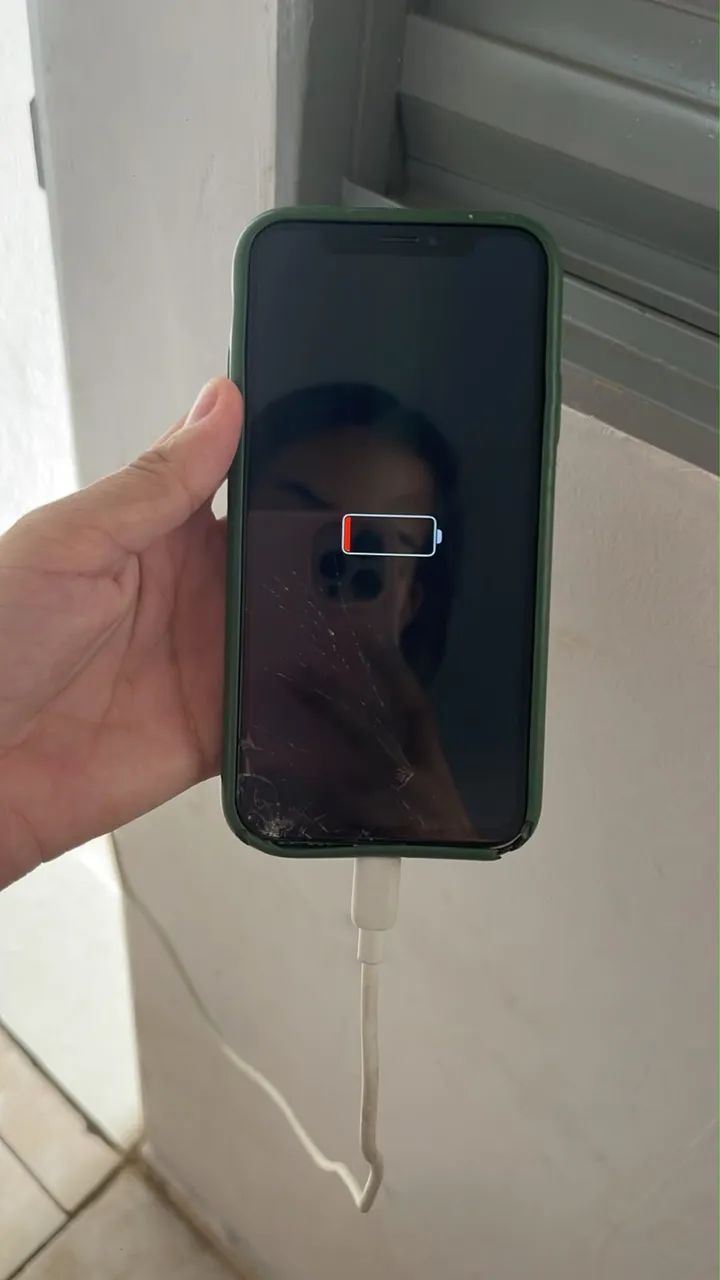 Vende iPhone pra retirada de peças 