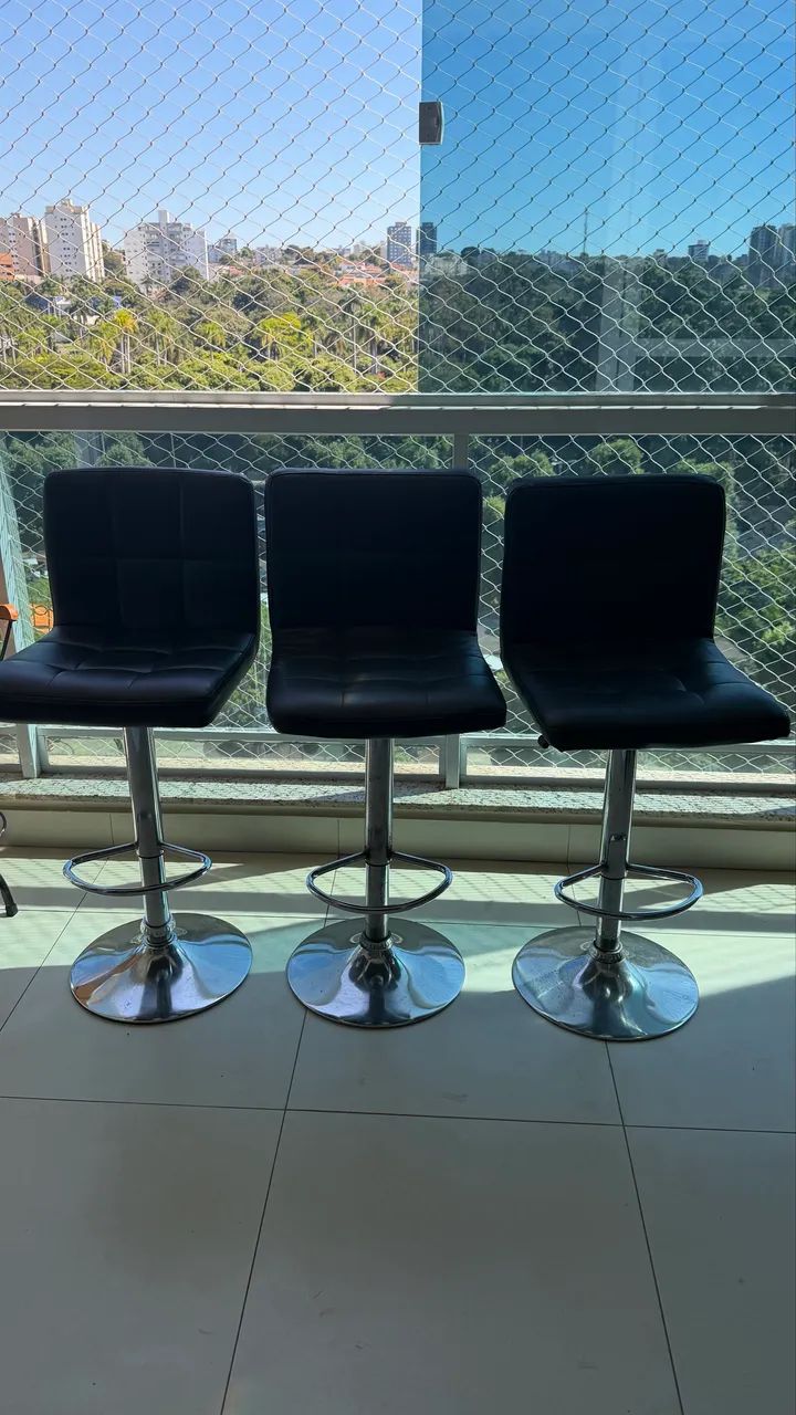 Banquetas couro preta com prata 