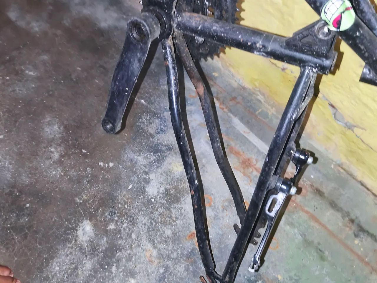 quadro de bicicleta aro 29 com mola no meio e já vai com rolamento central  - Foto 6