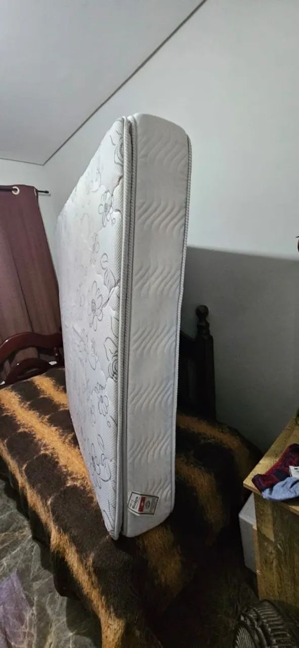 Cama de madeira maciça e colchão  - Foto 2