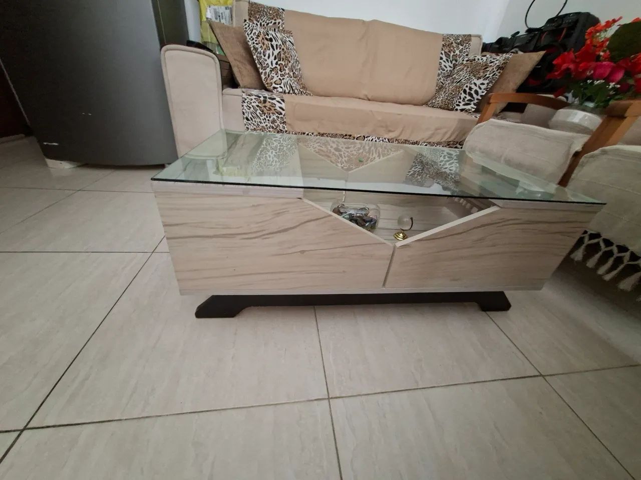 Mesa de centro com tampo de vidro - Foto 2