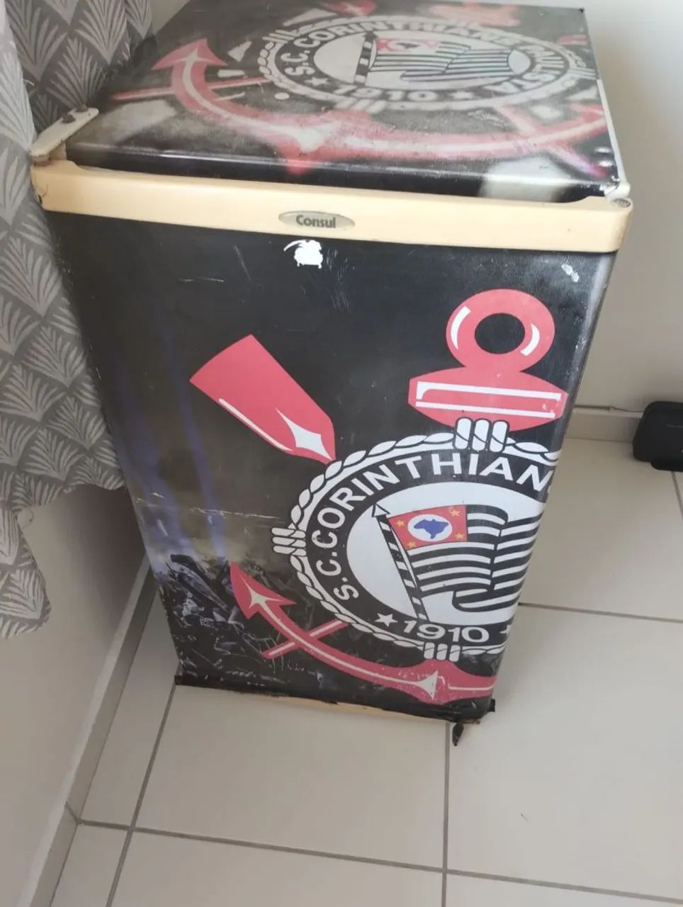 Frigobar da Consul adesivado ....