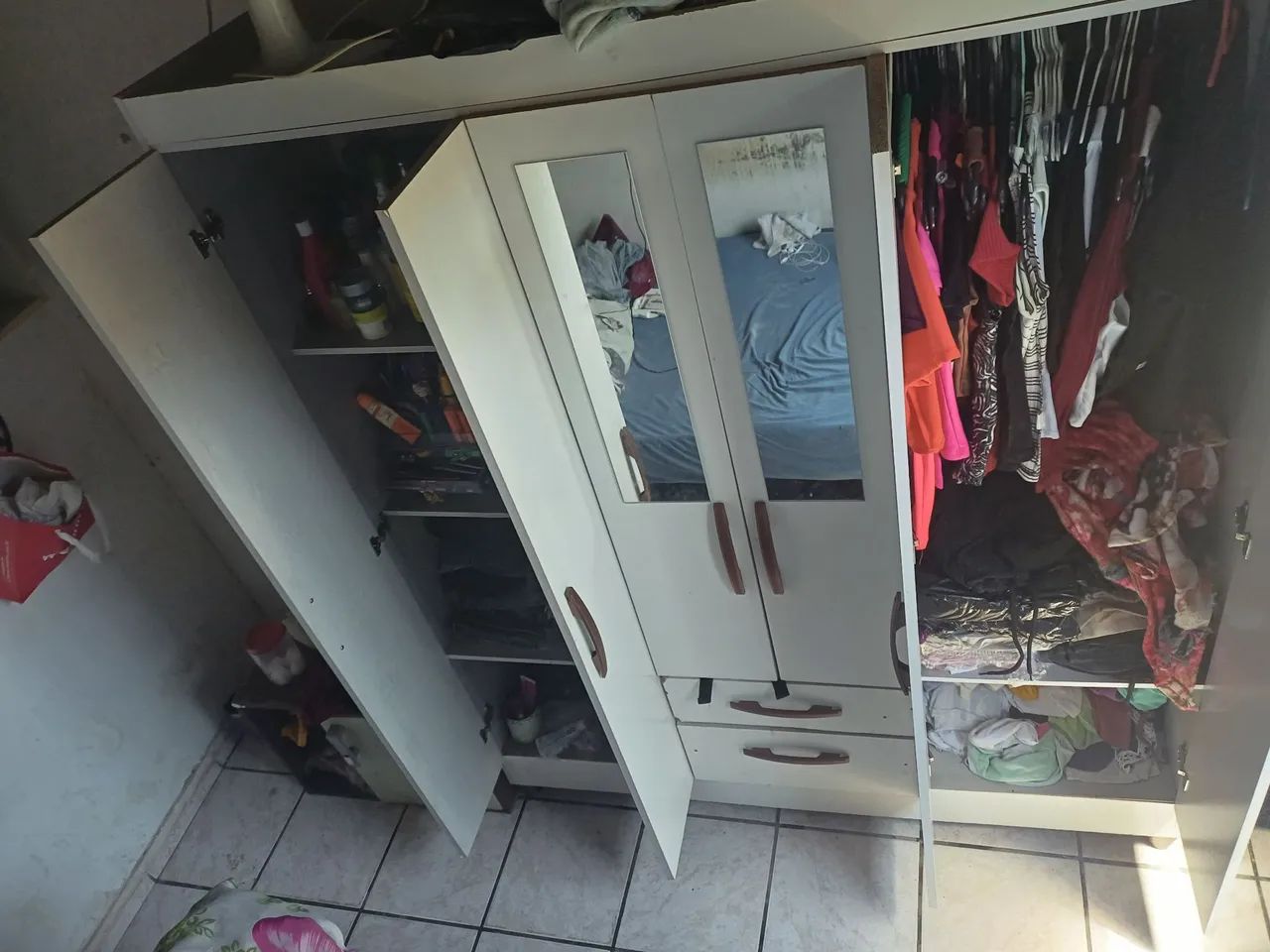 Guarda roupa mais 1 espelho - Foto 4