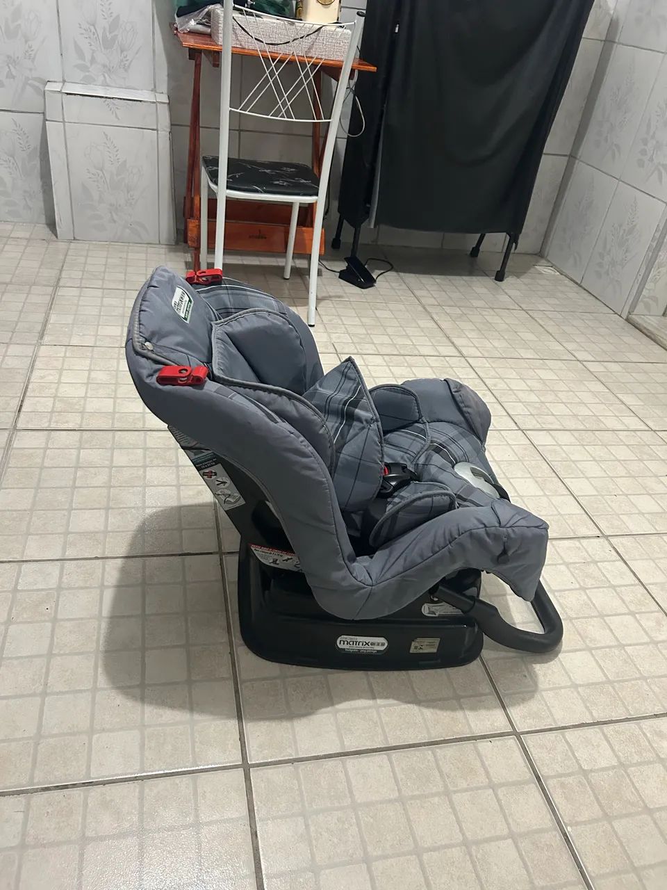 Cadeirinha de Bebê para Carro Neo Matrix - Cinza (Excelente Estado)