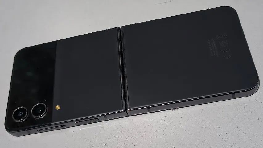 Galaxy z flip 4 COM DEFEITO! - Foto 2
