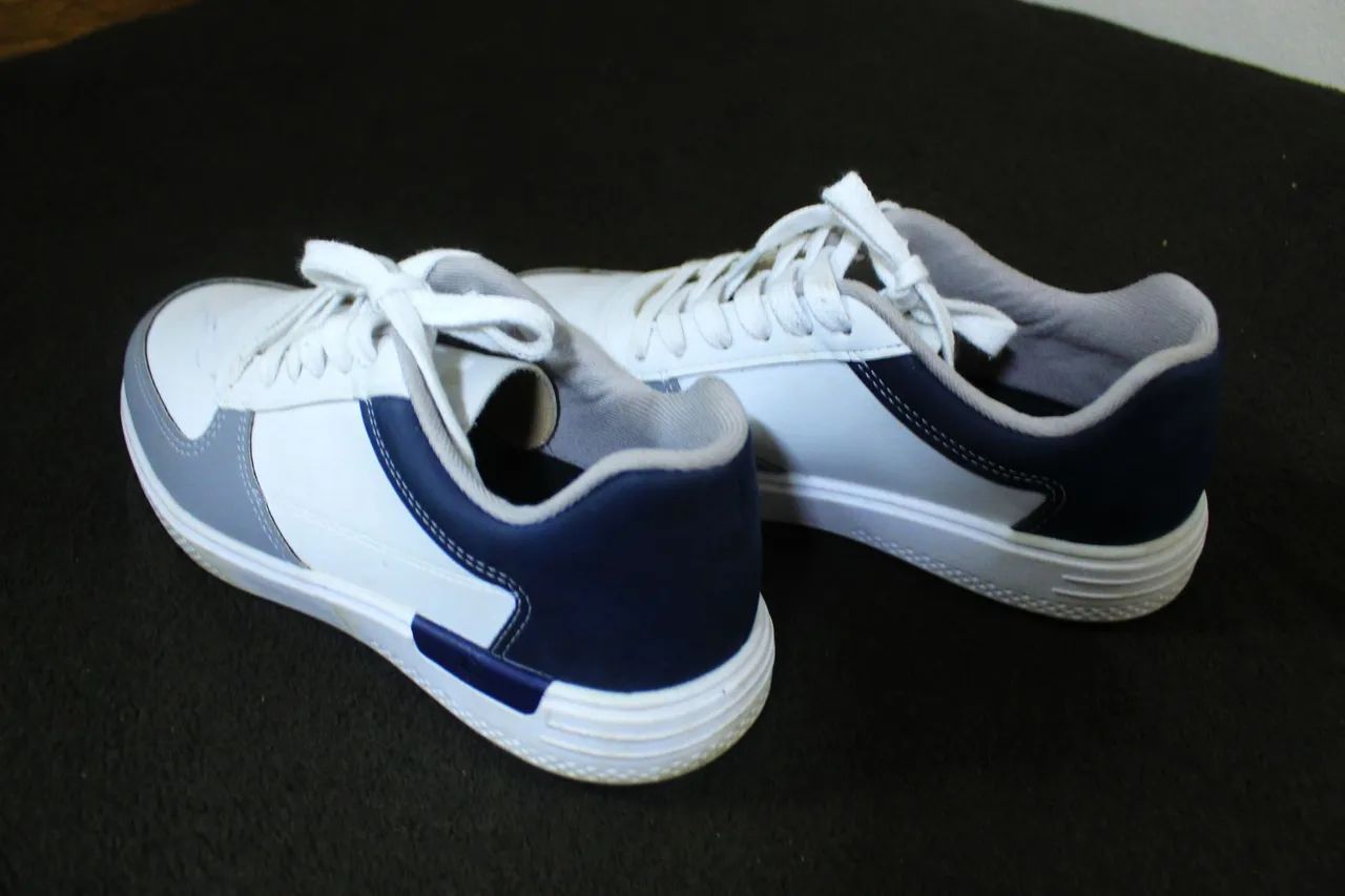 Par de sapatos brancos - Foto 2