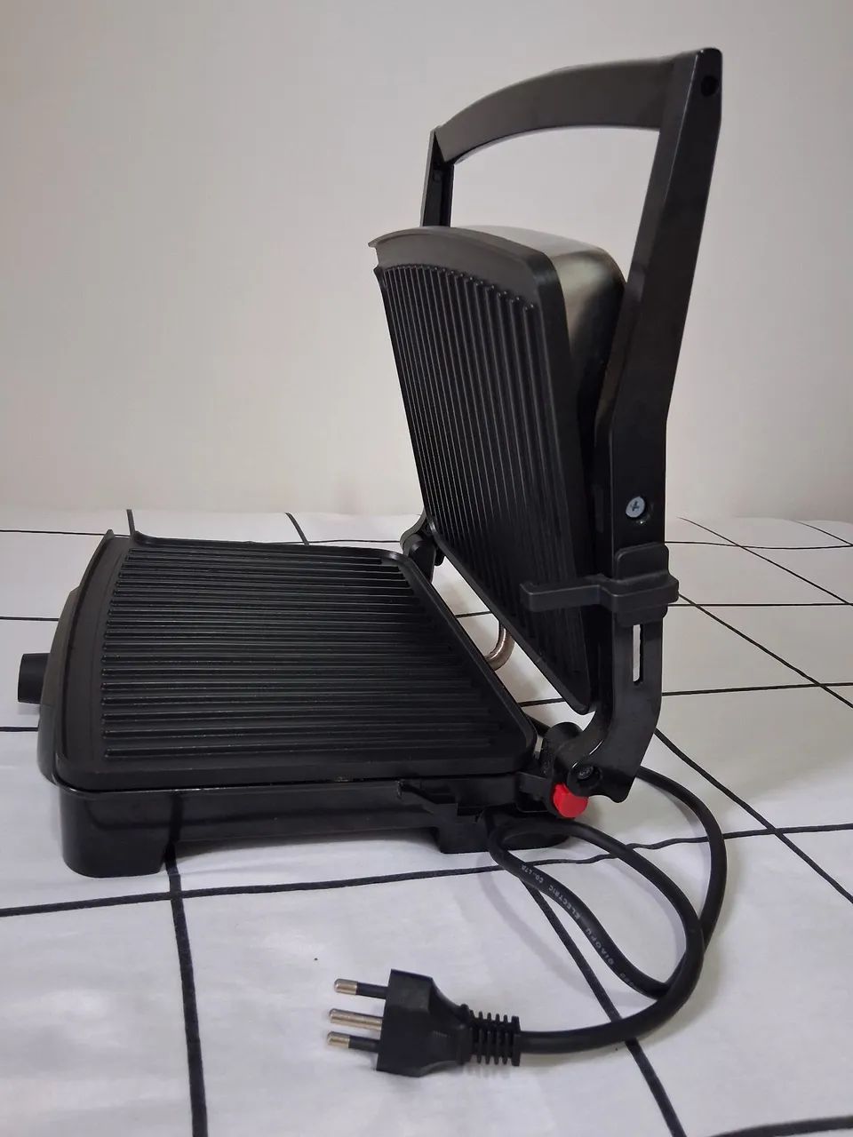 GRILL  PRESS BRITÂNIA   R$ 140 REAIS 