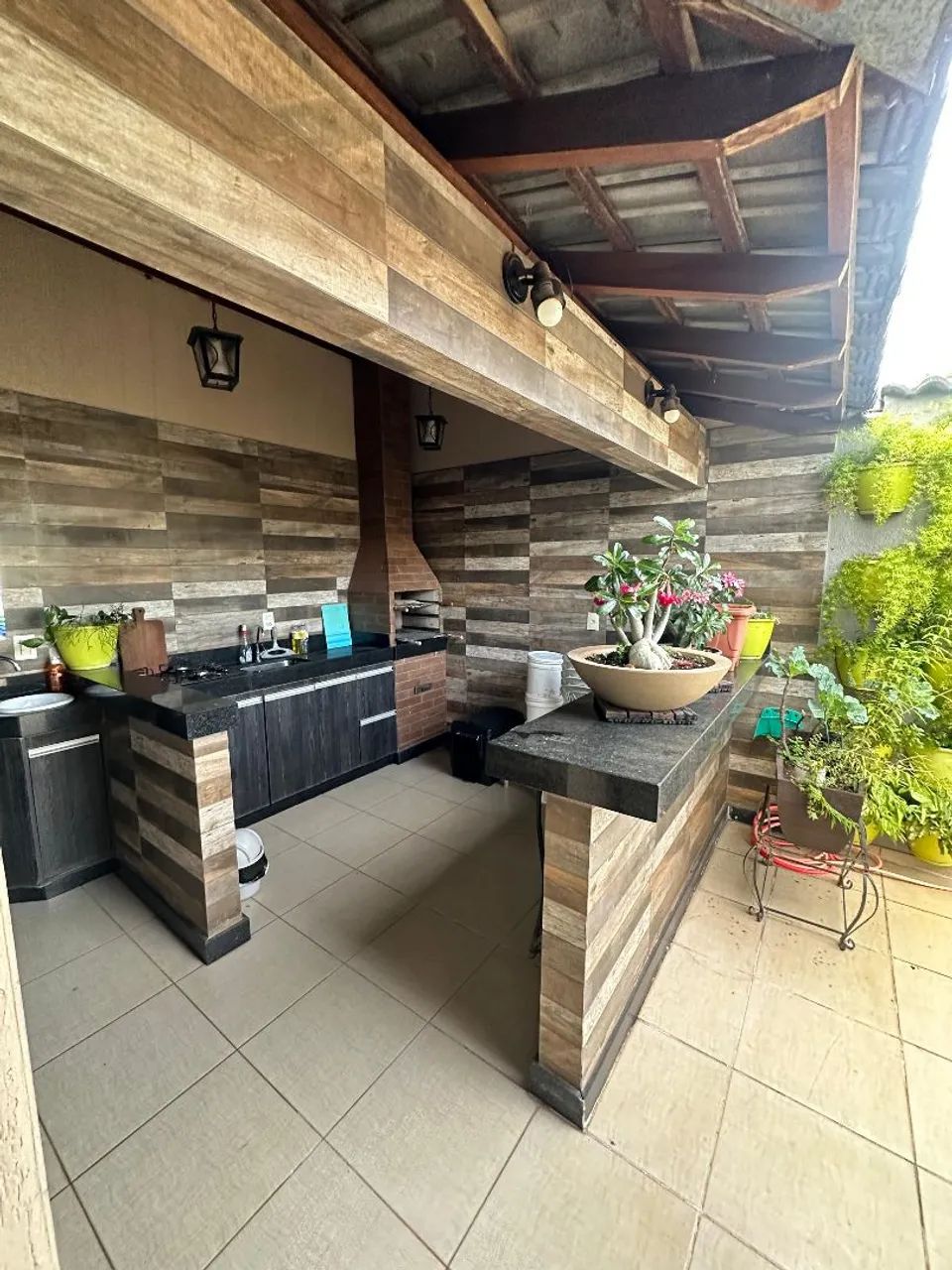 VENDO SOBRADO NO RIACHO FUNDO I COM ÁREA GOURMET - Foto 3