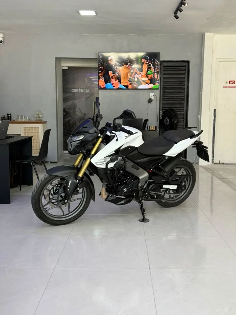 BAJAJ DOMINAR NS200 ? 2026