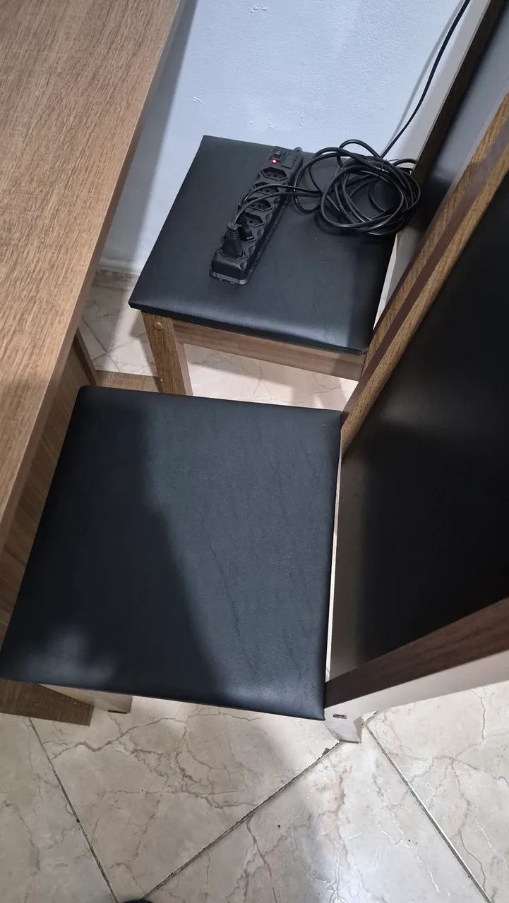 Mesa com 4 cadeiras  - Foto 3