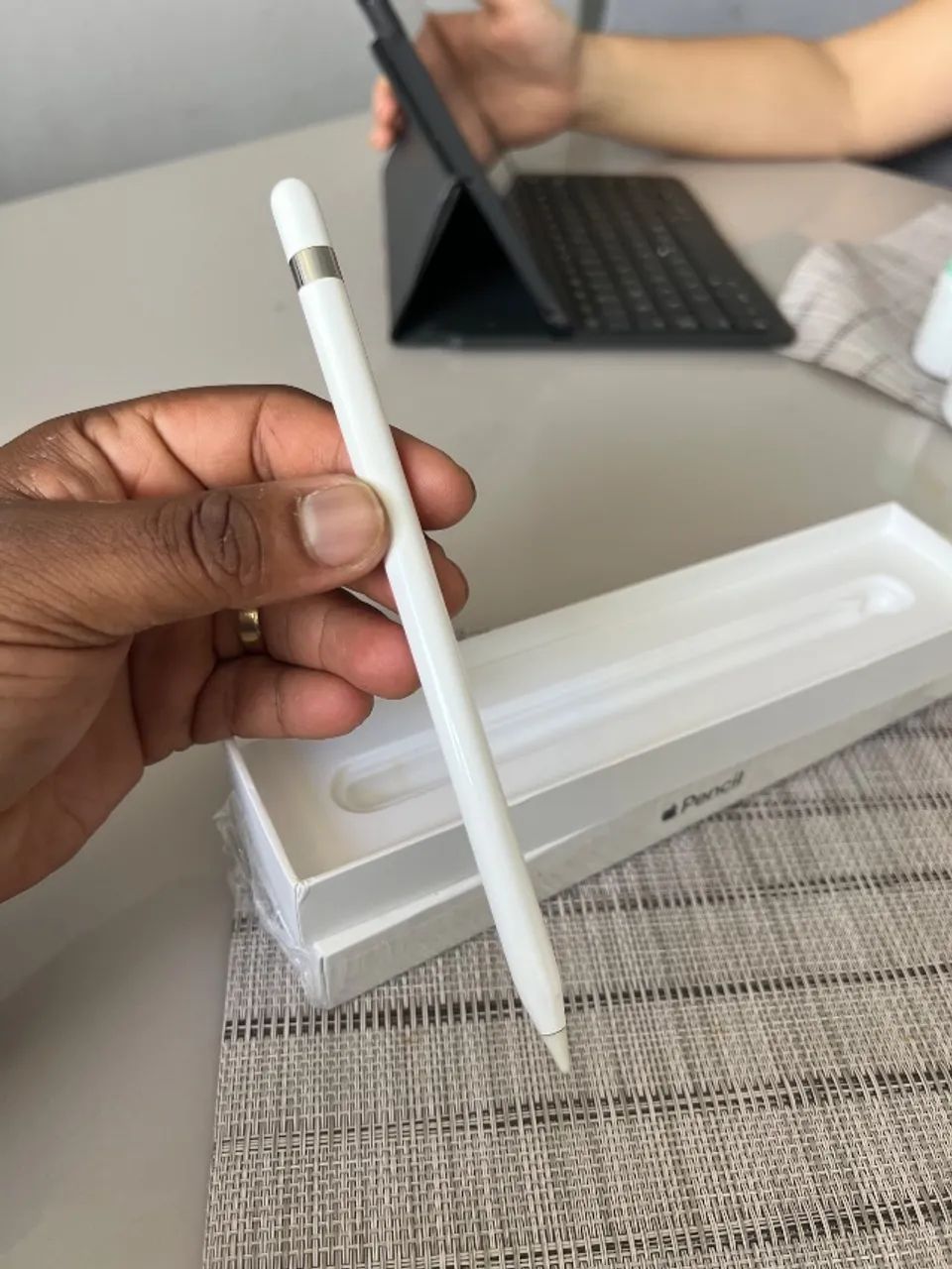 Vendo iPad geração 8, 32gb com capa com teclado e ipencil  - Foto 5