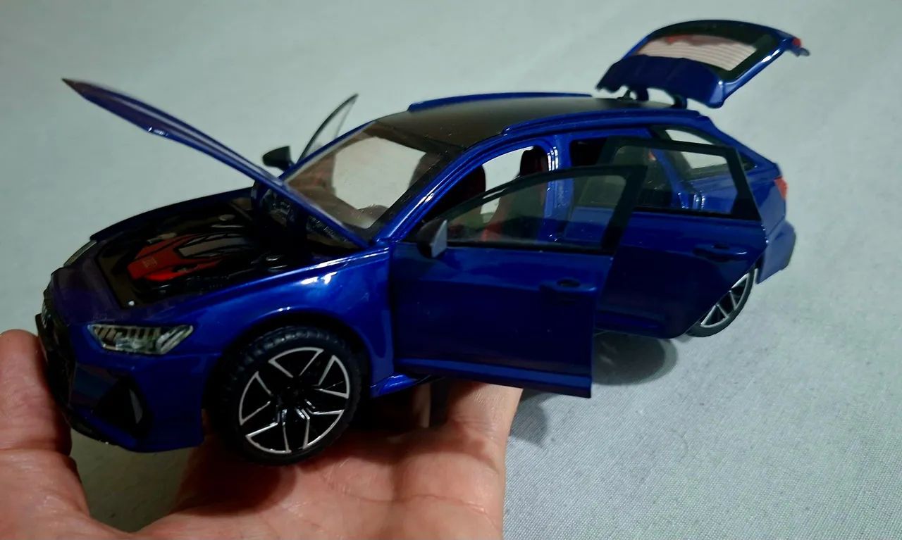 Carro miniatura Audi RS6 1/24
