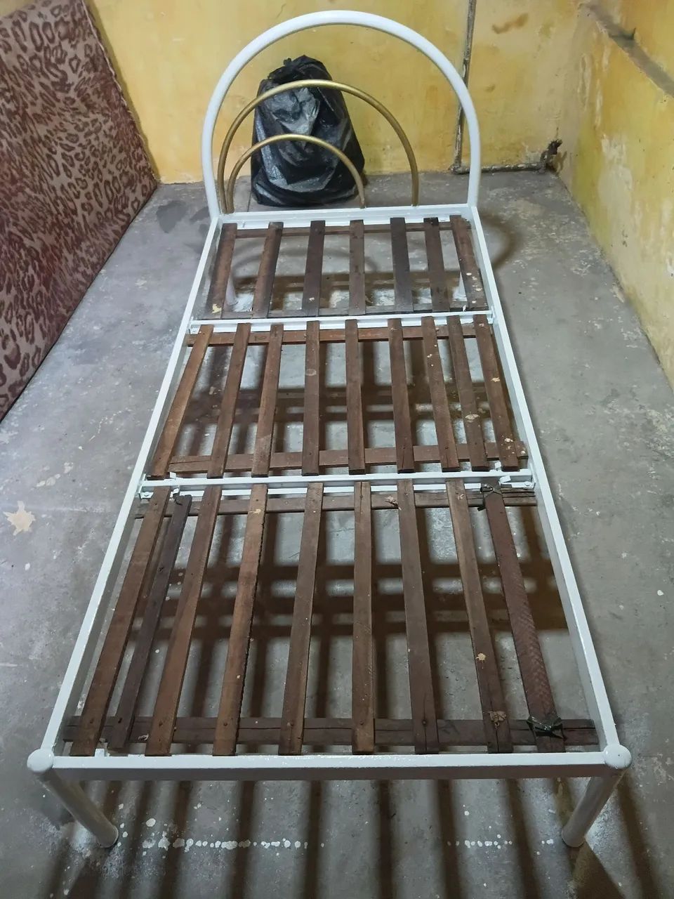 Cama de ferro de solteiro com colchão - Foto 3