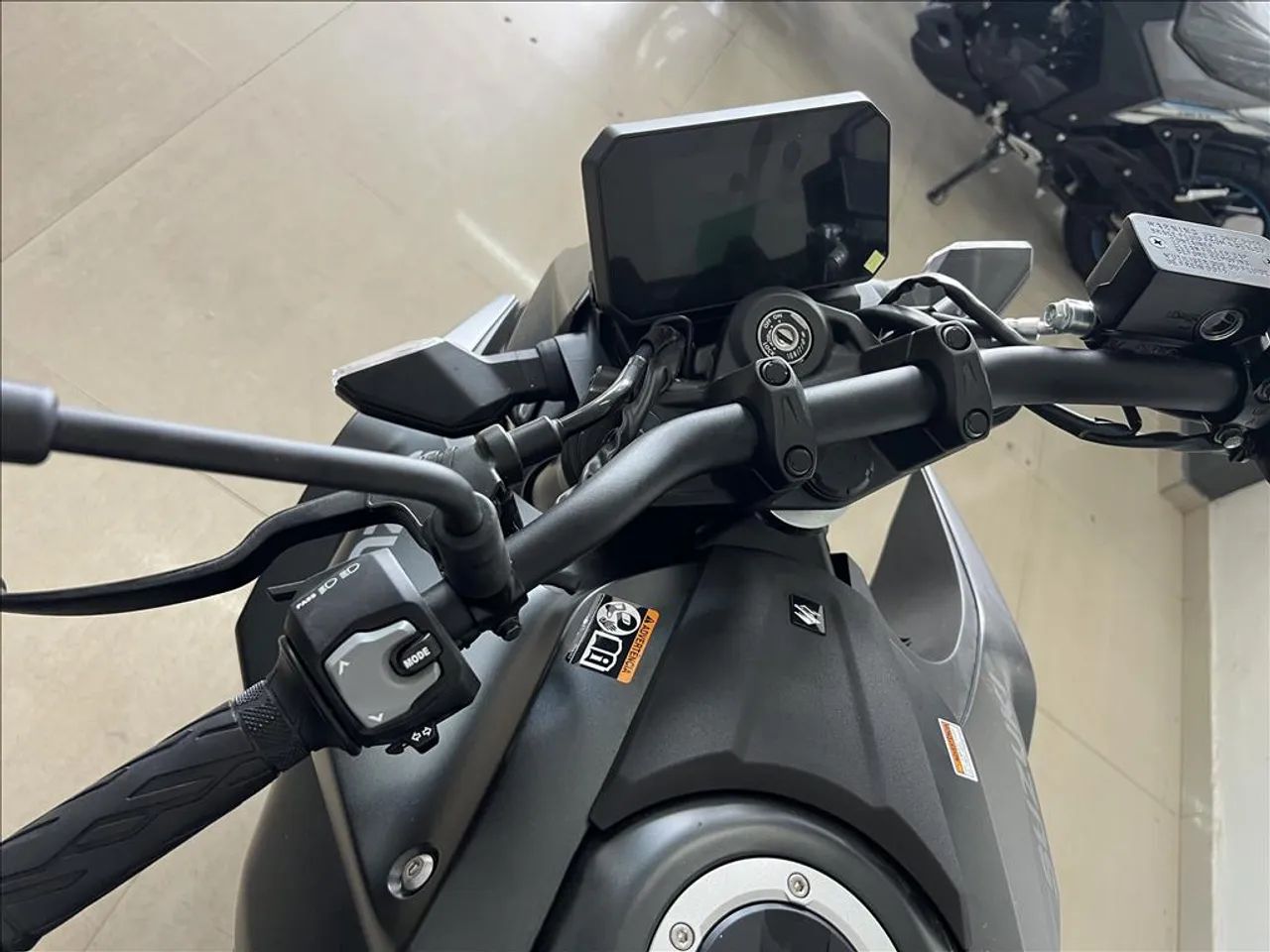 SUZUKI GSX 8S - Foto 3