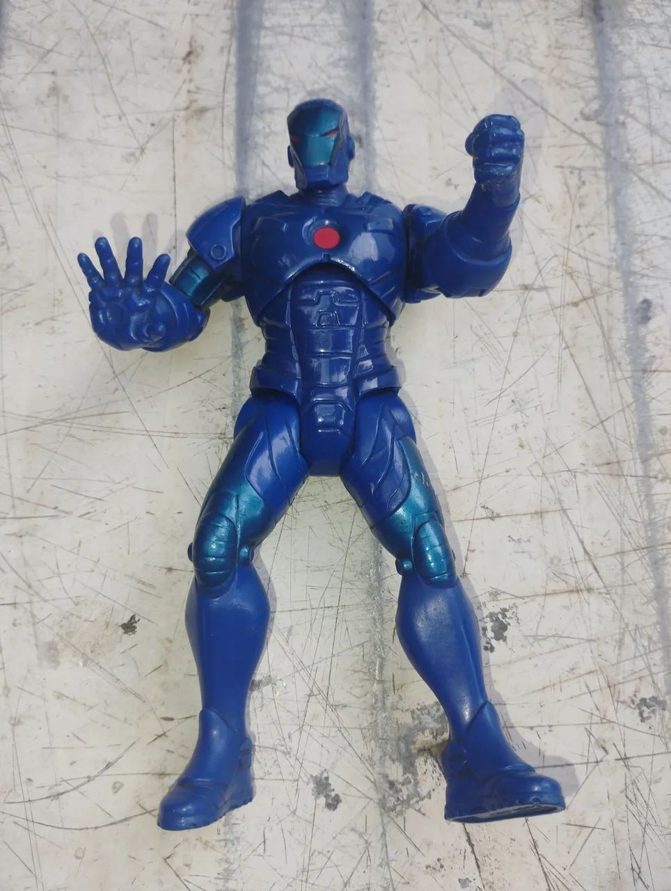 Vendo um boneco iron Man do homem de ferro da marca Hasbro e Marvel  de 2012