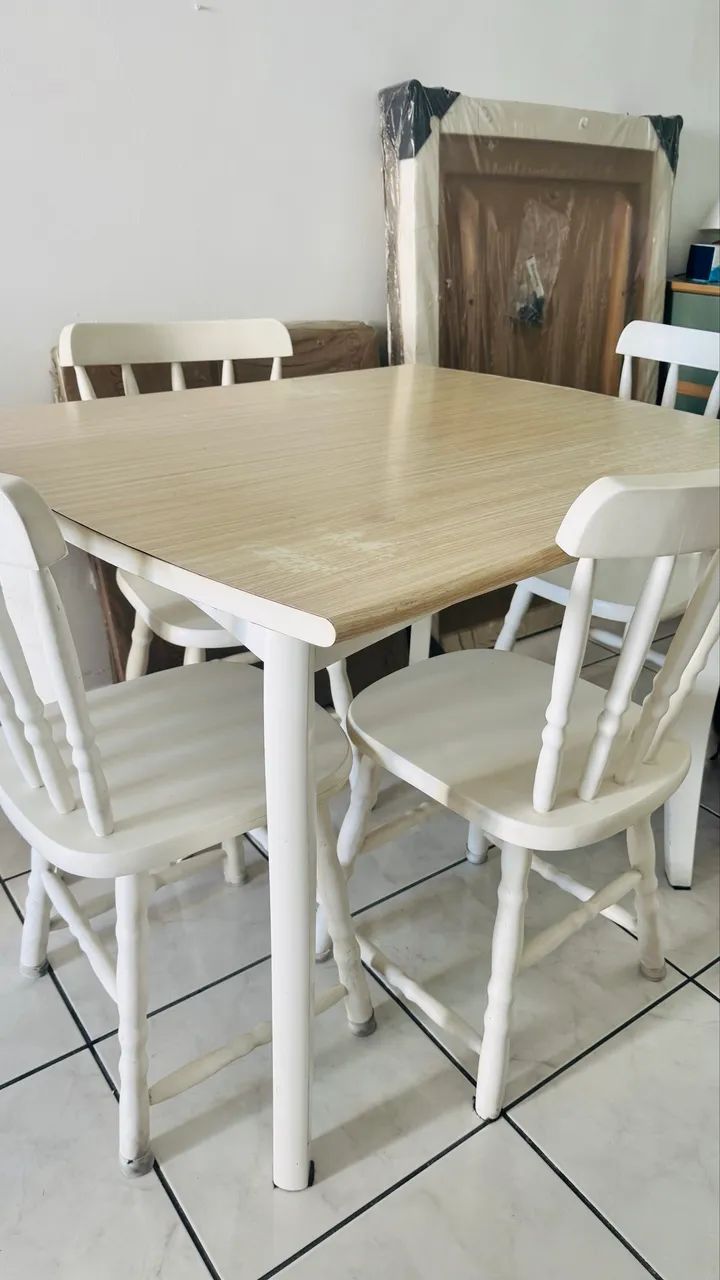 Mesa jantar 90x90 sem cadeiras 